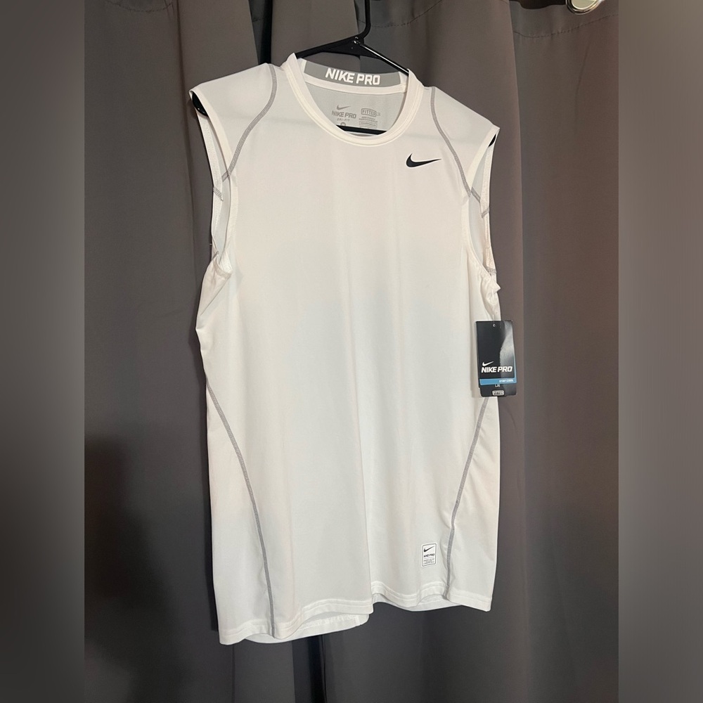 NEW Nike fitted dri-fit sleeveless shirt